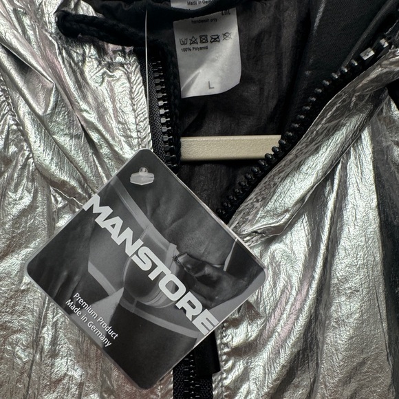NWT Manstore Paperweight silver zip vest with hood. Size large - Picture 2 of 5